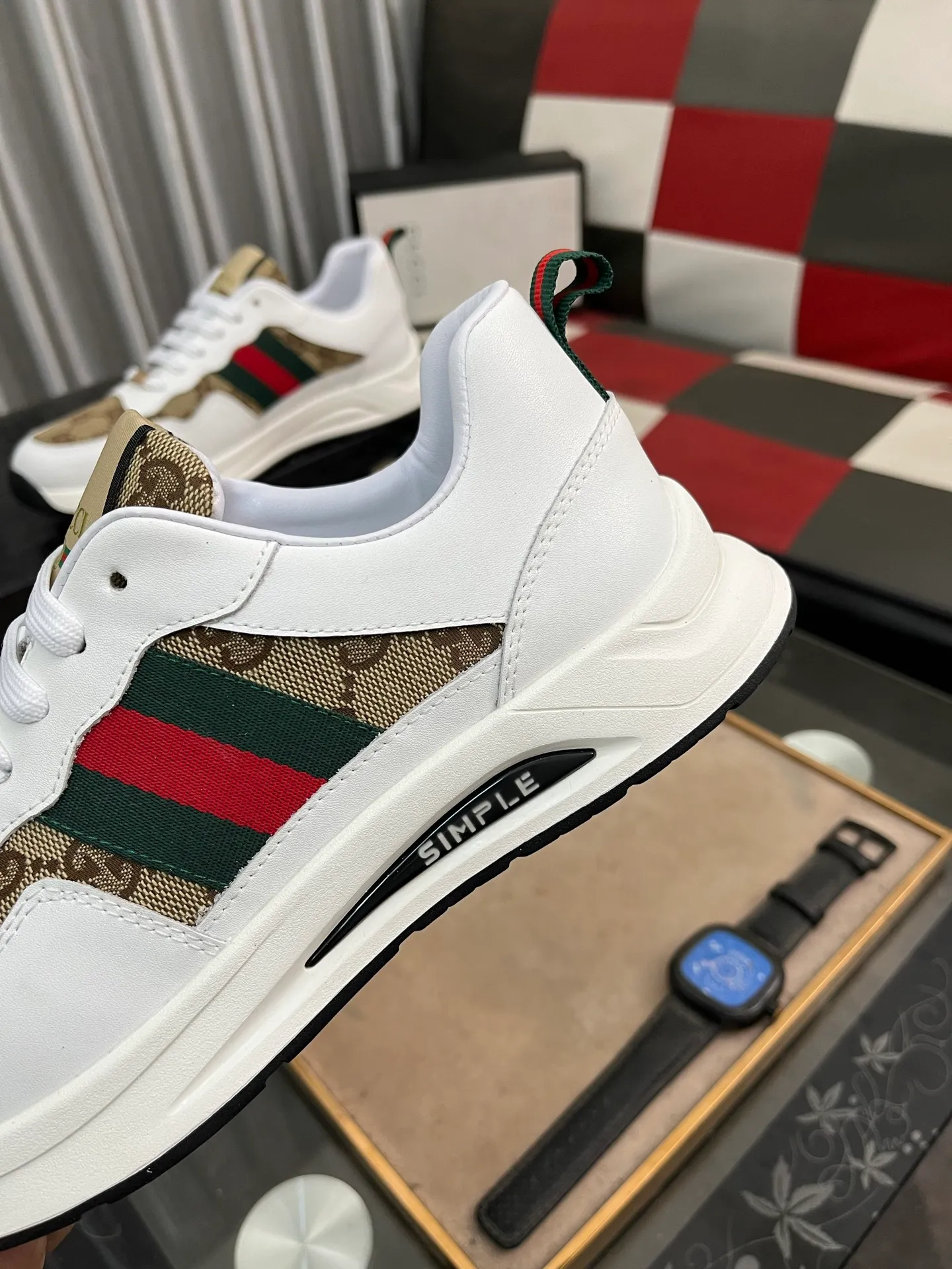Men's shoes💰420⌚️⌚️[GUCCI] Gucci men's casual shoes are absolutely popular🔥The ultimate matching item for trendy men! The charm of super texture is unstoppable. This is the main recommendation. The upper is made of high-quality cowhide, with pig lining feet and wear-resistant rubber sole. It is noble and elegant! Extremely comfortable🎁🎁You can be as handsome as you want💪 Size 38-44! 2️⃣colors available